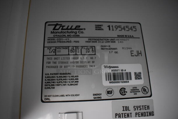 NICE! True Model GDM-49 Metal Commercial 2 Door Reach In Cooler Merchandiser w/ Poly Coated Racks and Drink Sliders. 115 Volts, 1 Phase. 54x31x79. Tested and Working! - Image 6 of 7