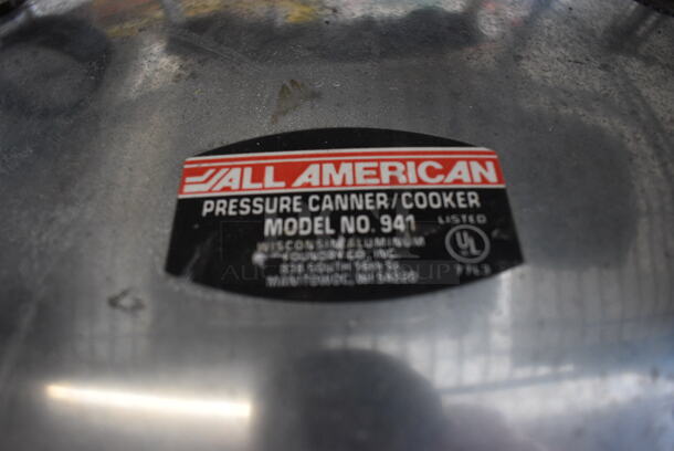 Metal Pressure Cooker Pot w/ Lid. 22x19x20 - Image 4 of 5