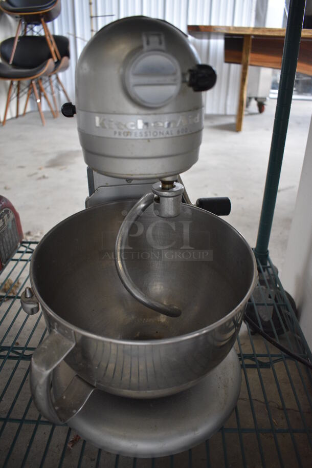 KitchenAid Model KP26M1XNP Metal Countertop 6 Quart Planetary Mixer w/ Mixing Bowl and Dough Hook. 10x14x16. Tested and Working!