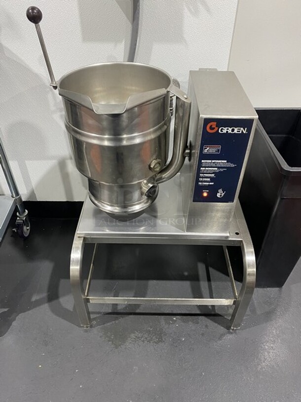 GREAT! LATE MODEL Groen Commercial Electric Powered Tilting Kettle! With Table Base! All Stainless Steel! Model TDB20 Serial 80402! 208V 3Phase! On Legs! Working When Removed!