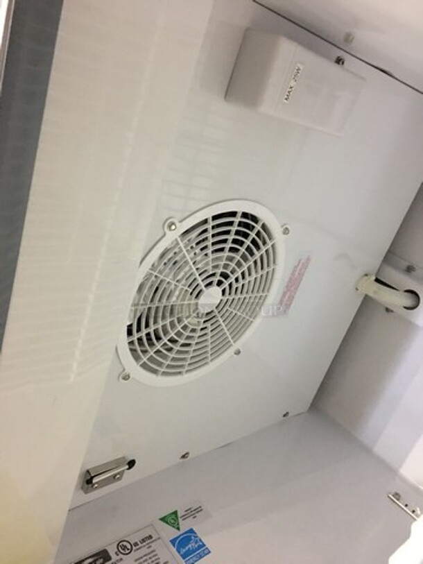 GREAT! LATE MODEL Arctic Air Commercial Single Door Reach In Refrigerator! With Poly Coated Racks! All Stainless Steel! Model AR23E Serial H8025350! 115V! On Commercial Casters! Working When Removed!  - Image 7 of 10