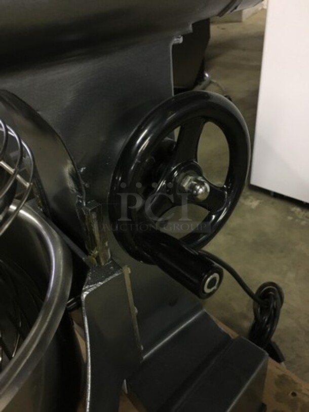 AMAZING! LATE MODEL 2019! Avantco Commercial Countertop 10 Quart Planetary Mixer! With Stainless Steel Bow & Bowl Guard! With Whip Attachment! Model MX10 Serial 27047410MX10! 120V! Working When Removed! - Image 6 of 8