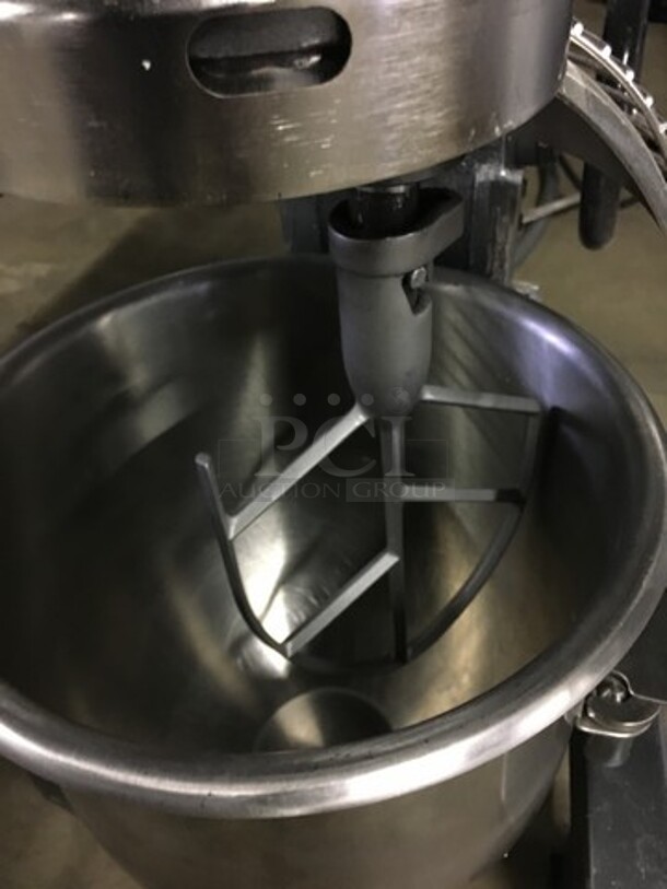 FAB! LATE MODEL 2019! Avantco Commercial Countertop 10 Quart Planetary Mixer! With Stainless Steel Bow & Bowl Guard! With Whip Attachment! Model MX10 Serial 28042919MX10! 120V! Working When Removed! - Image 5 of 9