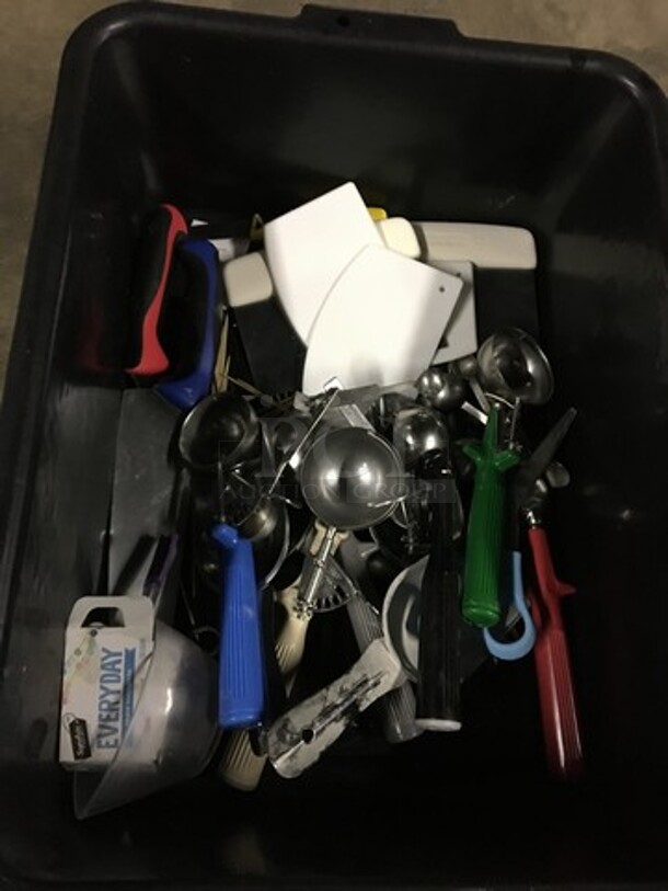 ALL ONE MONEY! Miscellaneous Kitchen Utensils! Ice Cream Scoops & Food Holding Basket! - Image 2 of 3