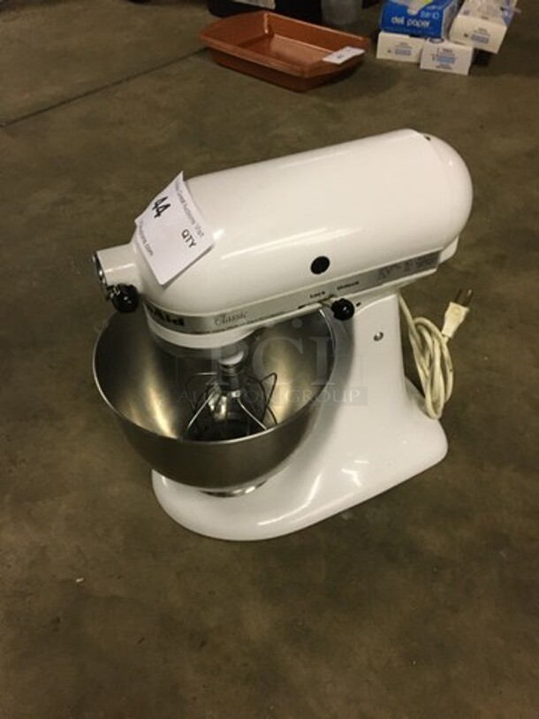 SWEET! LATE MODEL Kitchen Aid Countertop 4.5 Quart Mixer! With Bowl & Whisk Attachment! Model K45SS! 115V! Working When Removed! - Image 2 of 9