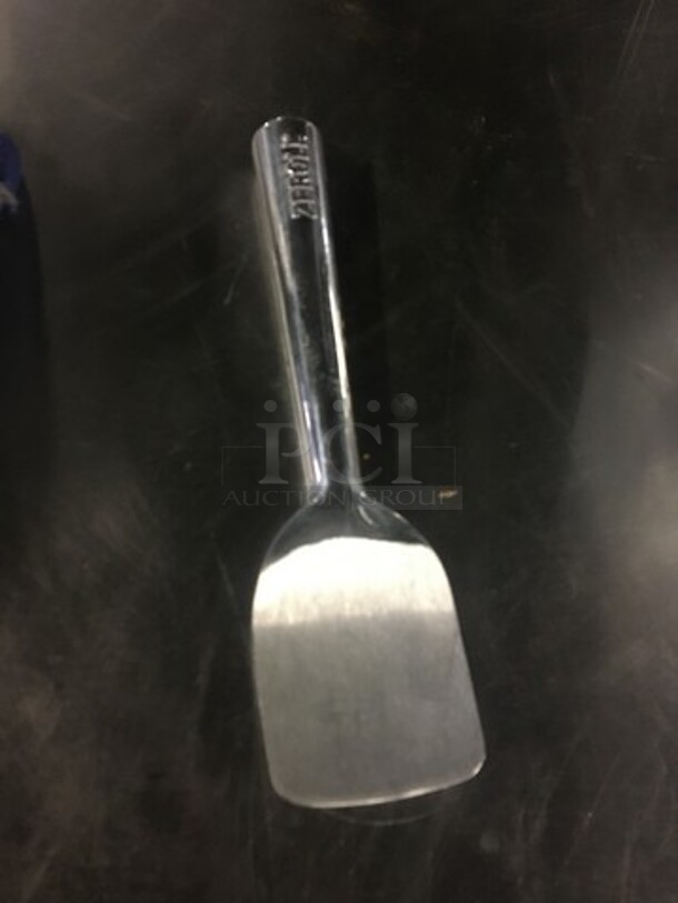 ALL ONE MONEY! Miscellaneous Kitchen Utensils!  - Image 3 of 4