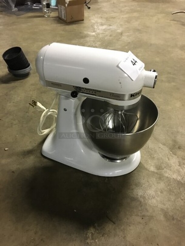 SWEET! LATE MODEL Kitchen Aid Countertop 4.5 Quart Mixer! With Bowl & Whisk Attachment! Model K45SS! 115V! Working When Removed! - Image 3 of 9