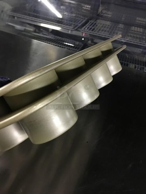Williams Sonoma 12 Hole Cupcake/Muffin Baking Pans! 2 X Your Bid! - Image 2 of 5