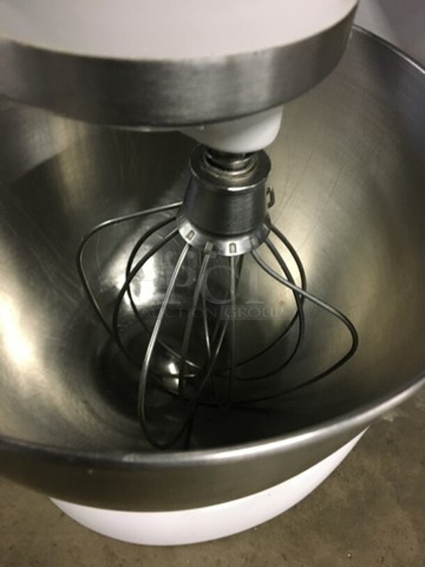 SWEET! LATE MODEL Kitchen Aid Countertop 4.5 Quart Mixer! With Bowl & Whisk Attachment! Model K45SS! 115V! Working When Removed! - Image 5 of 9