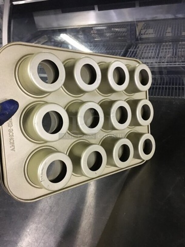 Williams Sonoma 12 Hole Cupcake/Muffin Baking Pans! 2 X Your Bid! - Image 3 of 5