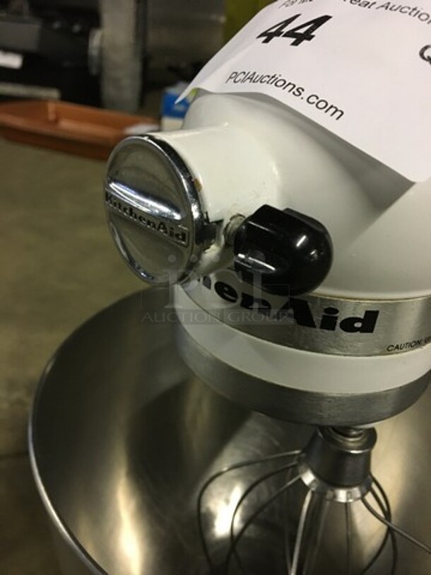 SWEET! LATE MODEL Kitchen Aid Countertop 4.5 Quart Mixer! With Bowl & Whisk Attachment! Model K45SS! 115V! Working When Removed! - Image 6 of 9