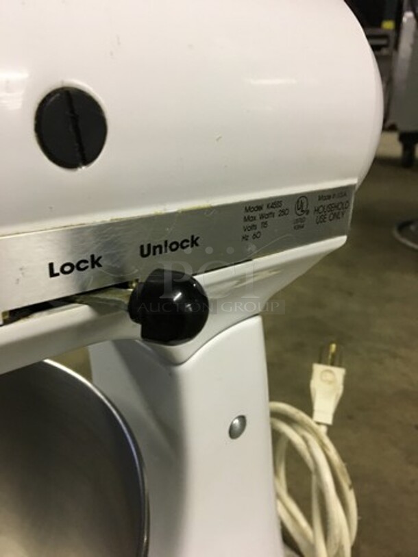 SWEET! LATE MODEL Kitchen Aid Countertop 4.5 Quart Mixer! With Bowl & Whisk Attachment! Model K45SS! 115V! Working When Removed! - Image 7 of 9