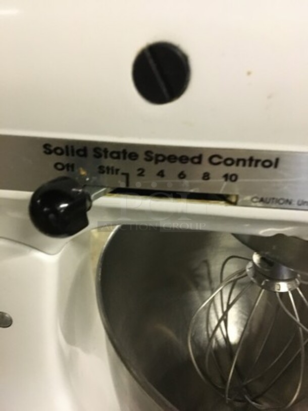 SWEET! LATE MODEL Kitchen Aid Countertop 4.5 Quart Mixer! With Bowl & Whisk Attachment! Model K45SS! 115V! Working When Removed! - Image 8 of 9