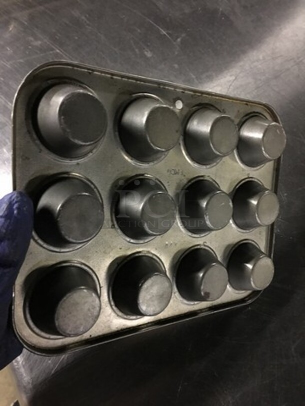 Metal 12 Hole Cupcake/Muffin Baking Pan!  - Image 2 of 3