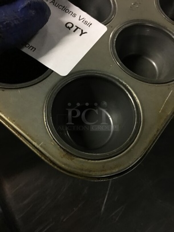 Metal 12 Hole Cupcake/Muffin Baking Pan!  - Image 3 of 3