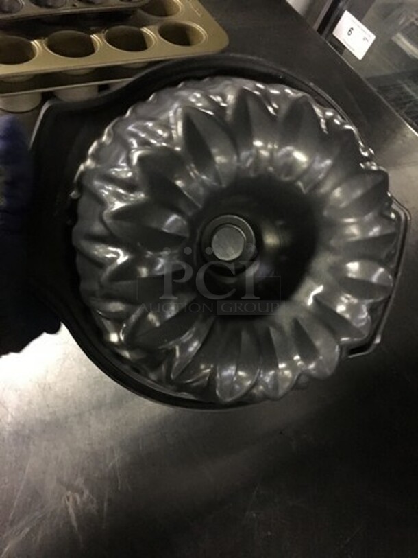 Metal Bundt Cake Pan Mold! - Image 2 of 3