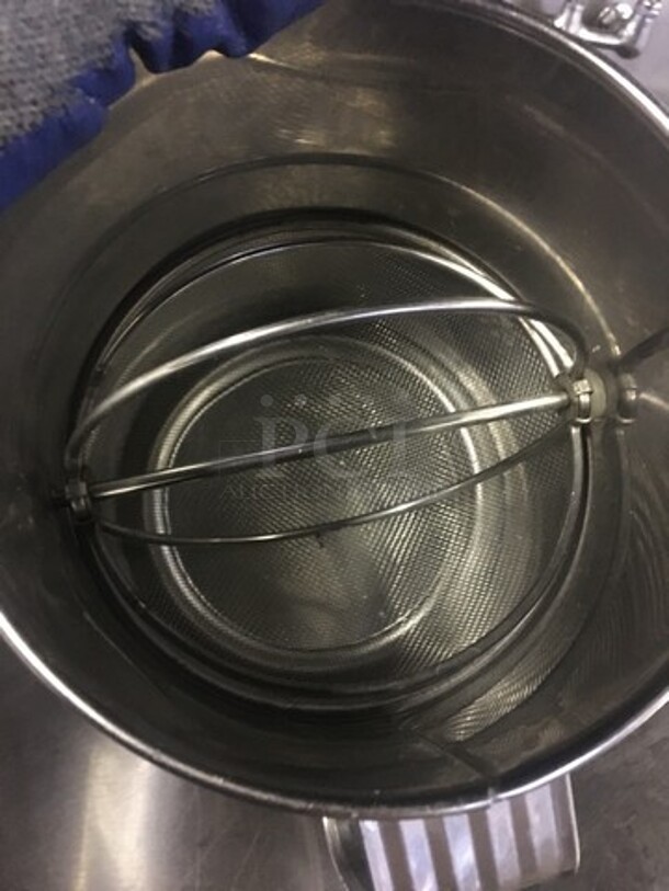 All Stainless Steel Flour Sifter!  - Image 5 of 6