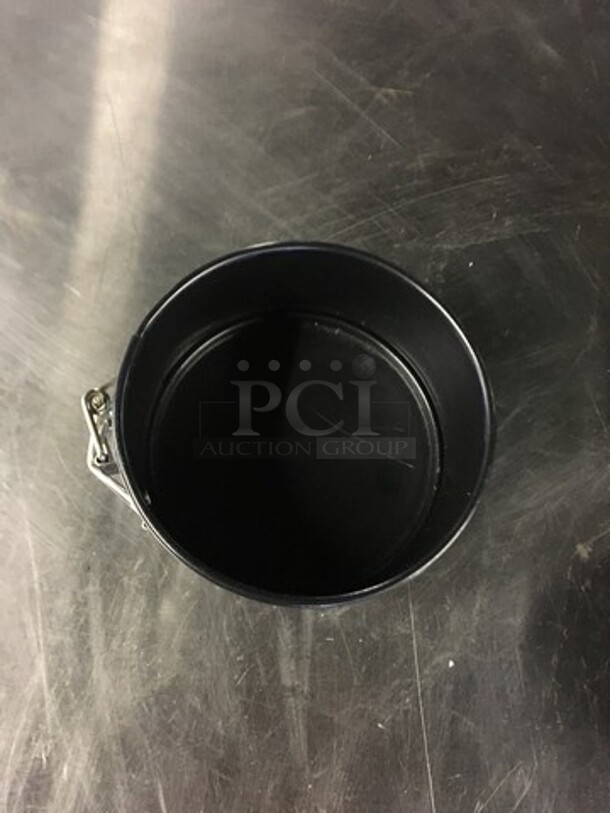 Metal Springform Baking Pans!  - Image 3 of 6