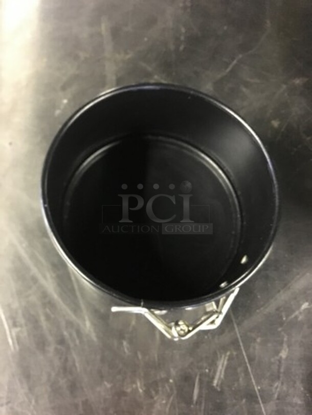 Metal Springform Baking Pans!  - Image 5 of 6