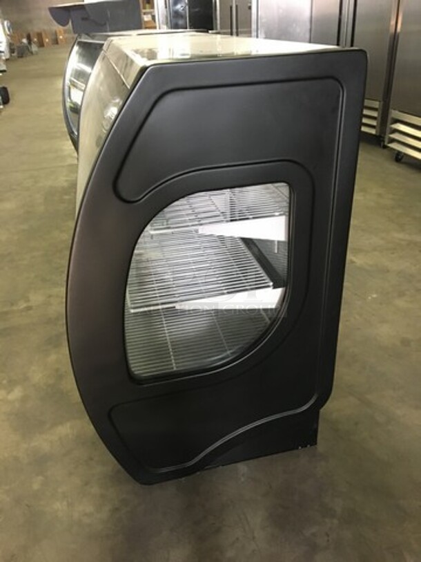 WOW! LATE MODEL 2018 Fogel Commercial Refrigerated Deli/Bakery Display Case! With Curved Front Glass! With 2 Sliding Rear Doors! Model ELITE6PFUS Serial 180517579! 115V 1Phase! Working When Removed! - Image 3 of 8