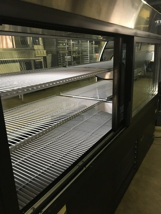 WOW! LATE MODEL 2018 Fogel Commercial Refrigerated Deli/Bakery Display Case! With Curved Front Glass! With 2 Sliding Rear Doors! Model ELITE6PFUS Serial 180517579! 115V 1Phase! Working When Removed! - Image 5 of 8