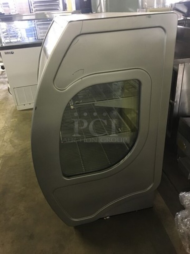 BEAUTIFUL! LATE MODEL 2018 Fogel Commercial Refrigerated Deli/Bakery Display Case! With Curved Front Glass! With 2 Sliding Rear Doors! Model ELITE4PFUS Serial 1807106787! 115V 1Phase! Working When Removed! - Image 2 of 9