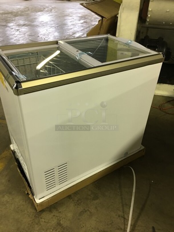 NEW! IN THE BOX! LATE MODEL Omcan Commercial Chest Freezer Merchandiser! With 2 Sliding Top Doors! Model FRCN0200! 110V! Working When Removed! - Image 4 of 11