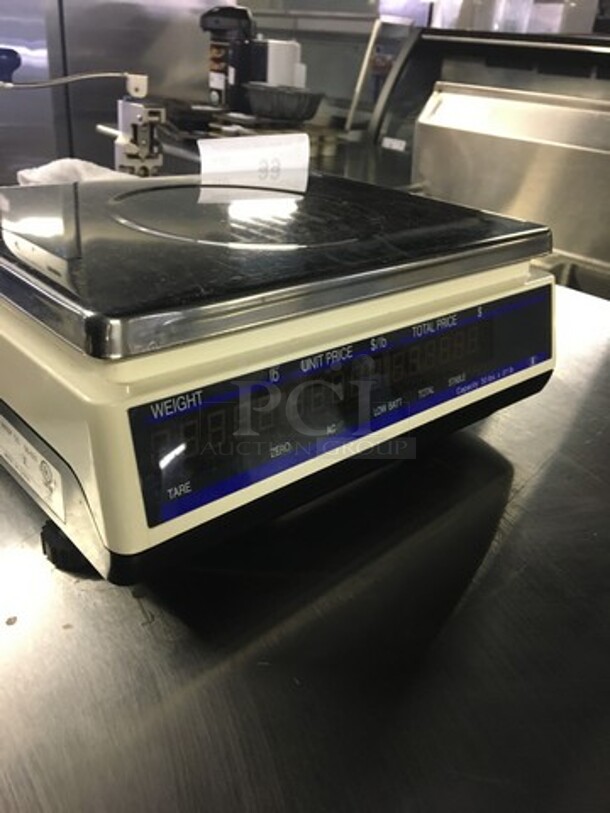 Globe Commercial Countertop Price Computing Scale! With Digital Controls! Model GS30 Serial 100162890! 110/120V! - Image 4 of 9