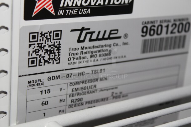 BRAND NEW SCRATCH/DENT! True Model GDM-07-HC-TSL01 Commercial Glass Door Countertop Refrigerator/Cooler. 23.5x26x38. 115V/60Hz.  - Image 3 of 6
