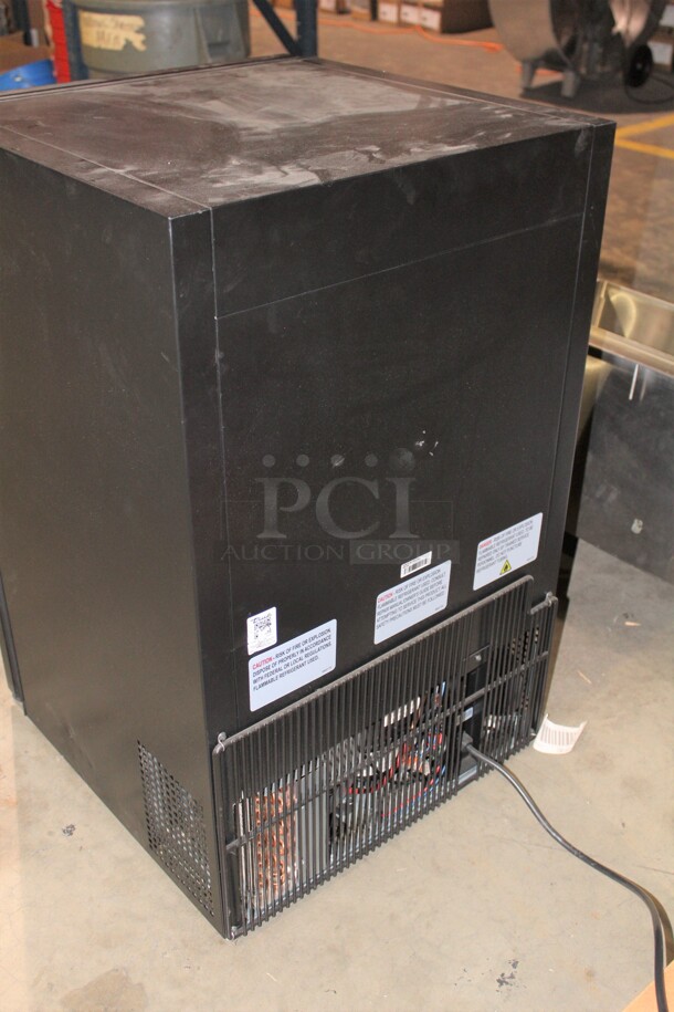 BRAND NEW SCRATCH/DENT! True Model GDM-07-HC-TSL01 Commercial Glass Door Countertop Refrigerator/Cooler. 23.5x26x38. 115V/60Hz.  - Image 5 of 6