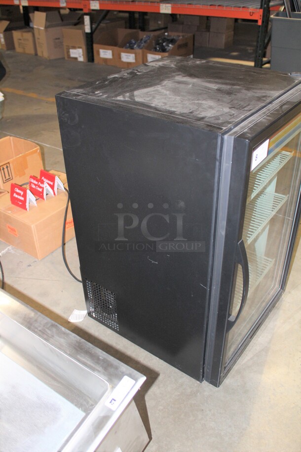 BRAND NEW SCRATCH/DENT! True Model GDM-07-HC-TSL01 Commercial Glass Door Countertop Refrigerator/Cooler. 23.5x26x38. 115V/60Hz.  - Image 6 of 6