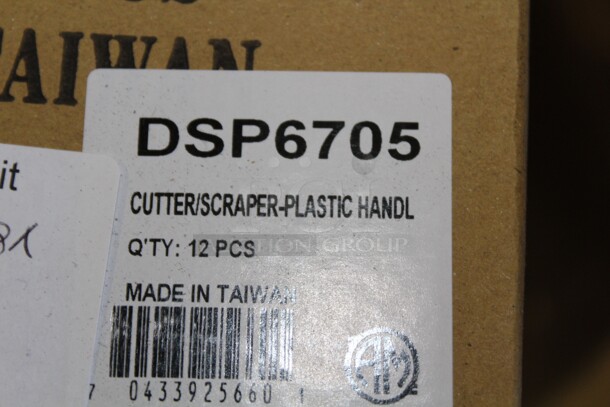 NEW IN BOX! 12 American Metalcraft Model DSP6705 Stainless Steel Cutter/Scrapers With Plastic Handles. 6.5x4.5x.5  12X Your Bid! - Image 2 of 2