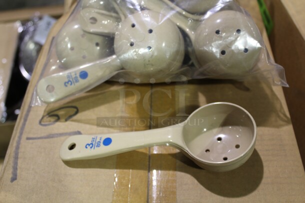 NEW! 14 Commercial Plastic 3 Ounce Perforated Portion/Measuring Spoons. 8.5x2.75x1.25. 14X Your Bid! 