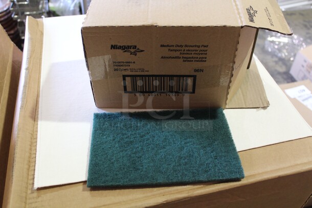NEW IN BOX! 1 Box (20 Count) Niagra Medium Duty Scouring Pads. 