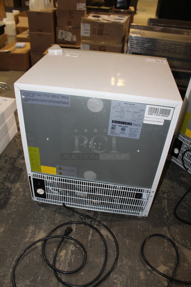 BRAND NEW! Maxx Cold Model MXM1-3.5RHC Commercial Glass Door Countertop Refrigerator/Cooler. 24.5x21.5x27. 115V/60Hz.  - Image 6 of 6