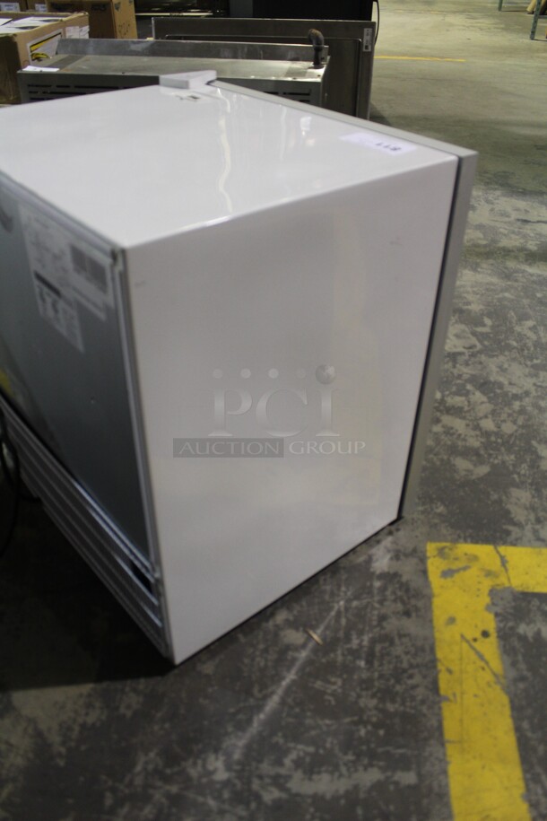 BRAND NEW! Maxx Cold Model MXM1-3.5RHC Commercial Glass Door Countertop Refrigerator/Cooler. 24.5x21.5x27. 115V/60Hz.  - Image 6 of 6