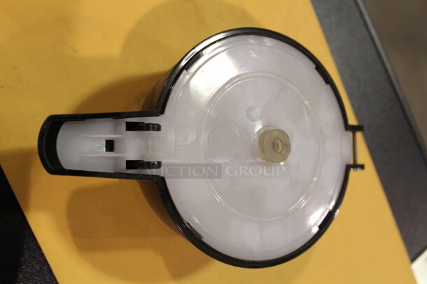 ALL ONE MONEY! Update International Lever Pot Lids  - Image 2 of 3