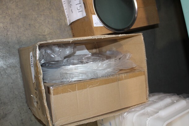 ALL ONE MONEY! Winco 15" Aluminum Pizza Pans  - Image 2 of 2
