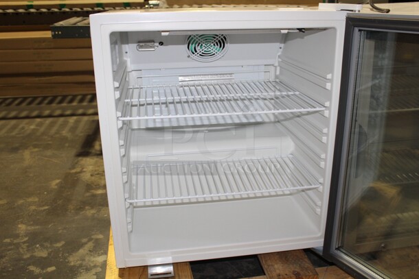 BRAND NEW! Maxx Cold Model MXM1-3.5RHC Commercial Glass Door Countertop Refrigerator/Cooler. 24.5x21.5x27. 115V/60Hz.  - Image 2 of 6