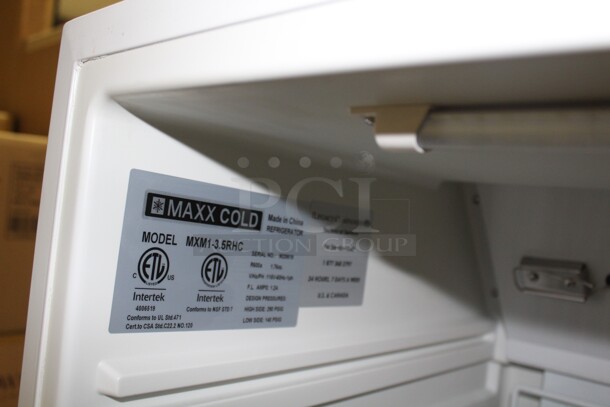 BRAND NEW! Maxx Cold Model MXM1-3.5RHC Commercial Glass Door Countertop Refrigerator/Cooler. 24.5x21.5x27. 115V/60Hz.  - Image 3 of 6