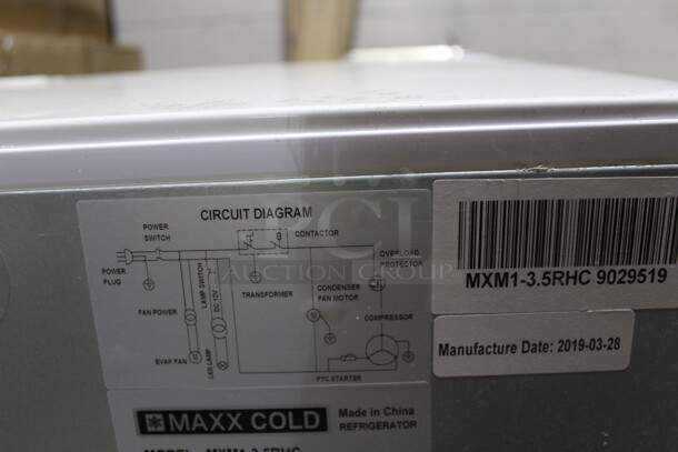BRAND NEW! Maxx Cold Model MXM1-3.5RHC Commercial Glass Door Countertop Refrigerator/Cooler. 24.5x21.5x27. 115V/60Hz.  - Image 4 of 6
