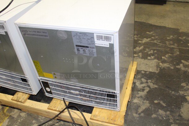 BRAND NEW! Maxx Cold Model MXM1-3.5RHC Commercial Glass Door Countertop Refrigerator/Cooler. 24.5x21.5x27. 115V/60Hz.  - Image 5 of 6