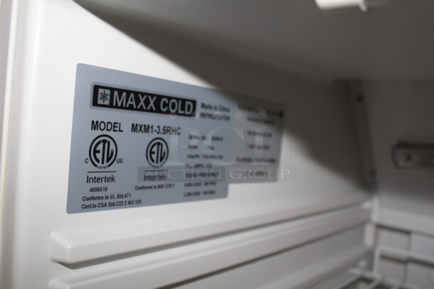BRAND NEW! Maxx Cold Model MXM1-3.5RHC Commercial Glass Door Countertop Refrigerator/Cooler. 24.5x21.5x27. 115V/60Hz.  - Image 2 of 4