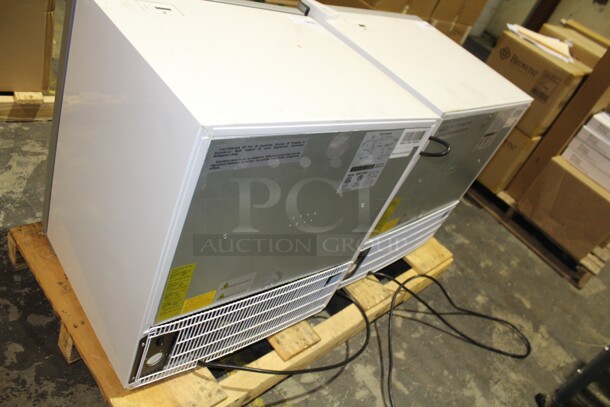 BRAND NEW! Maxx Cold Model MXM1-3.5RHC Commercial Glass Door Countertop Refrigerator/Cooler. 24.5x21.5x27. 115V/60Hz.  - Image 4 of 4