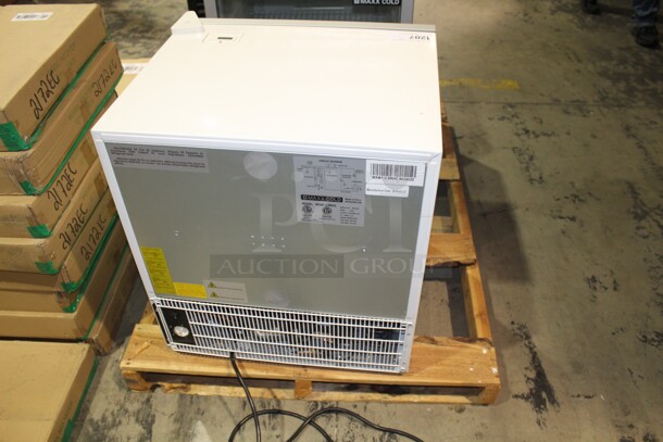 BRAND NEW! Maxx Cold Model MXM1-3.5RHC Commercial Glass Door Countertop Refrigerator/Cooler. 24.5x21.5x27. 115V/60Hz.  - Image 5 of 5