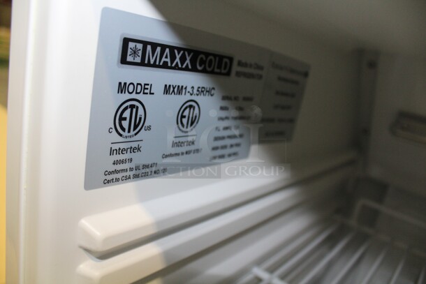 BRAND NEW! Maxx Cold Model MXM1-3.5RHC Commercial Glass Door Countertop Refrigerator/Cooler. 24.5x21.5x27. 115V/60Hz.  - Image 3 of 6