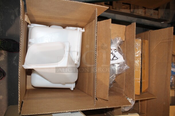 ALL ONE MONEY! 2 Server Commercial Stainless Steel Syrup Rail Jars And Miscellaneous Items.  - Image 9 of 11