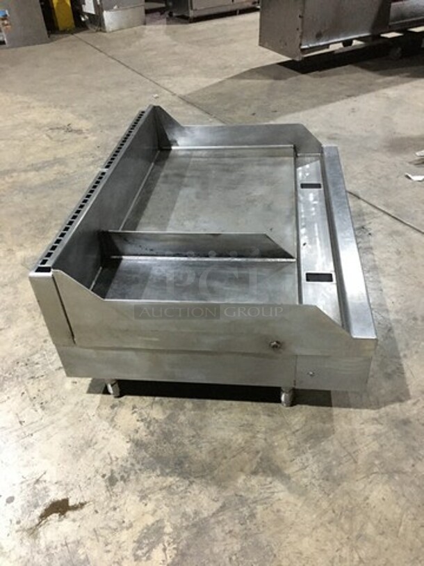 All Stainless Steel Natural Gas Powered 48 Inch Flat Griddle! With Backsplash!   - Image 2 of 9