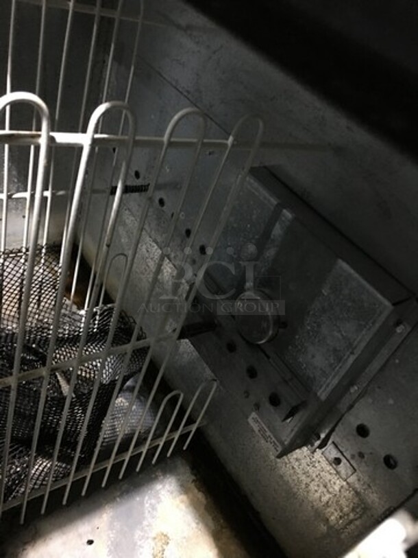 True Commercial Under The Counter Beer Bottle Cooler! With 2 Stainless Steel Sliding Top Doors! With Front Bottle Rail Attachment! Model TD5018 Serial 6627575! 115V 1Phase! - Image 6 of 8