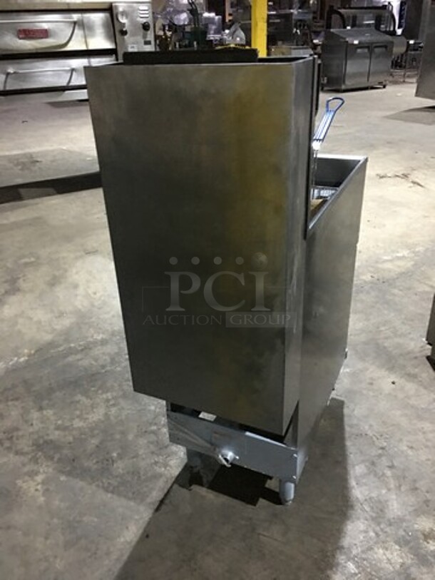 Pitco Natural Gas Powered 3 Burner Deep Fat Fryer! With 2 Metal Frying Baskets! With Backsplash! Model 40C+ Serial G14FA030253! On Legs! - Image 4 of 8